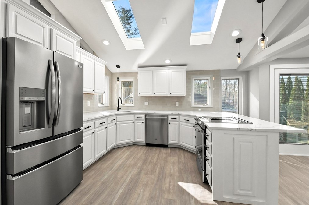 23 Lakeside Ave, Webster MA  01570-3590 exterior