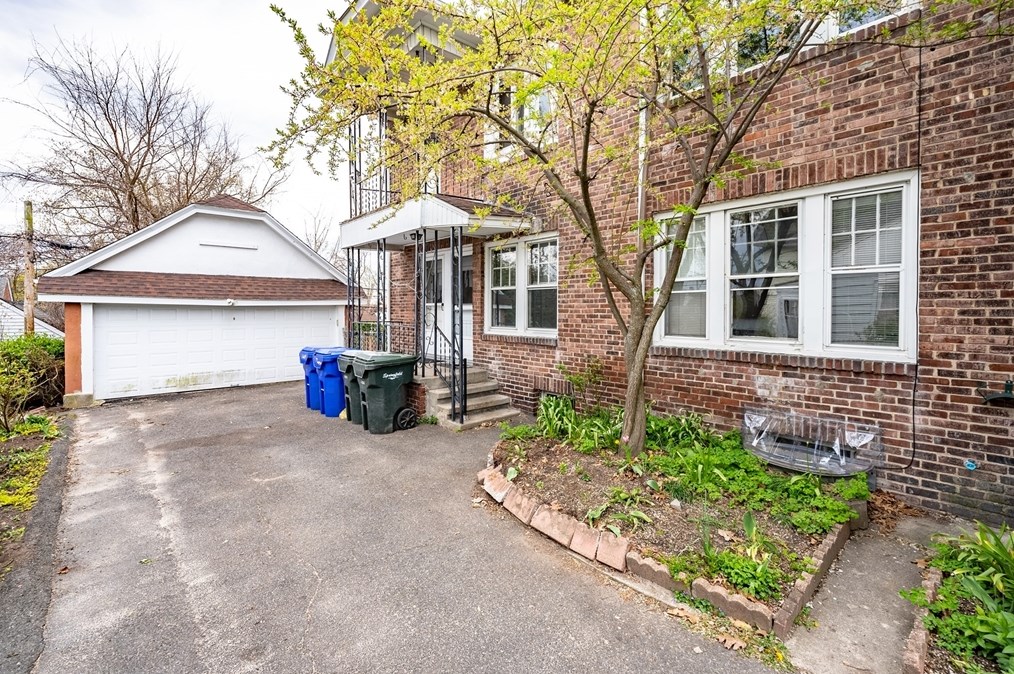 40 Knollwood St, Springfield MA  01104-1803 exterior