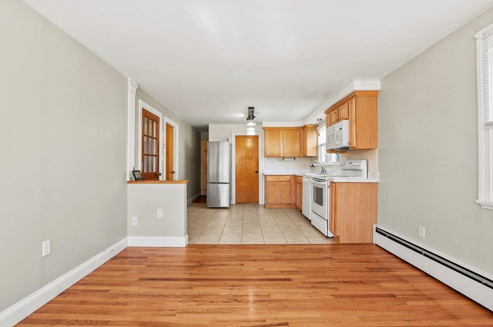 34 Linwood Ave, Methuen MA 01844-5917 exterior