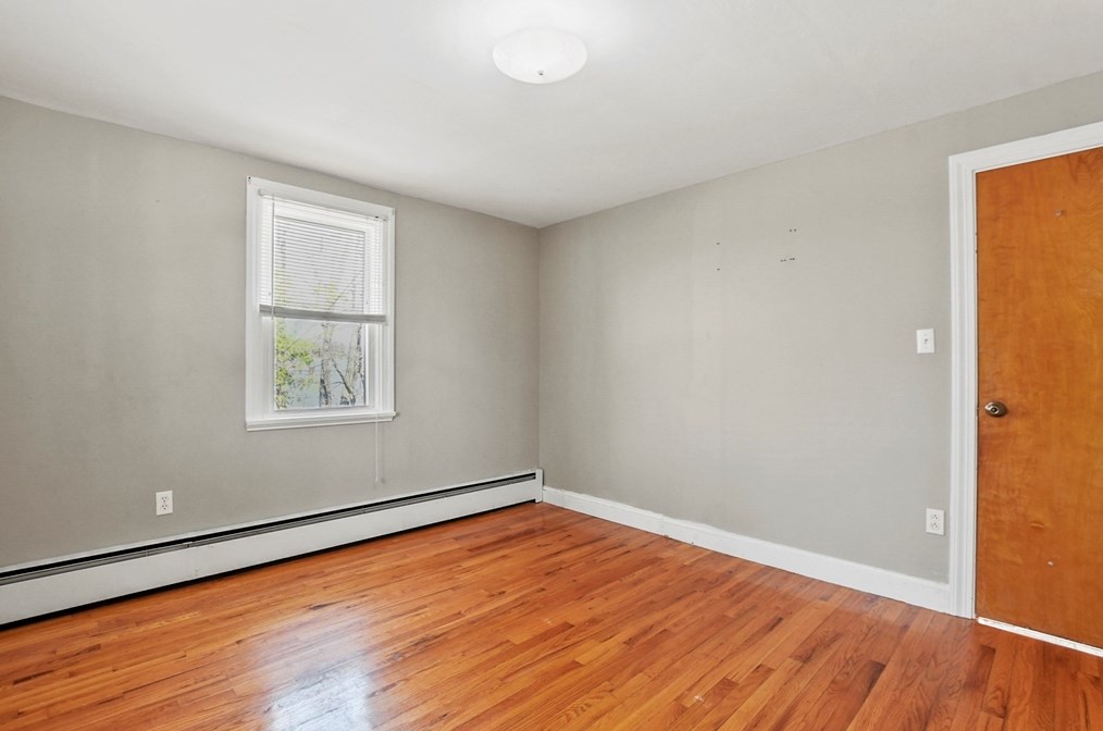 34 Linwood Ave, Methuen MA 01844-5917 exterior