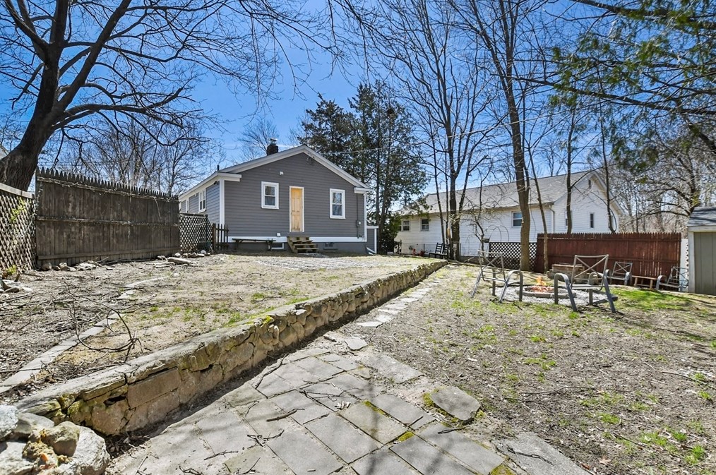 34 Linwood Ave, Methuen MA 01844-5917 exterior