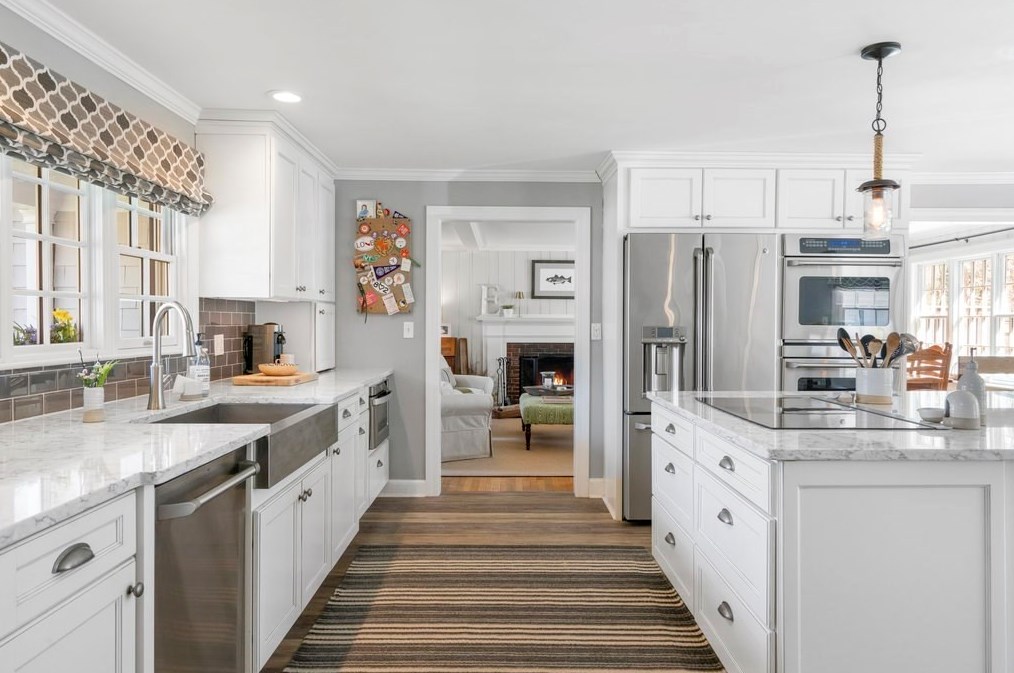 111 Alden St, Duxbury MA 02332-3836 exterior