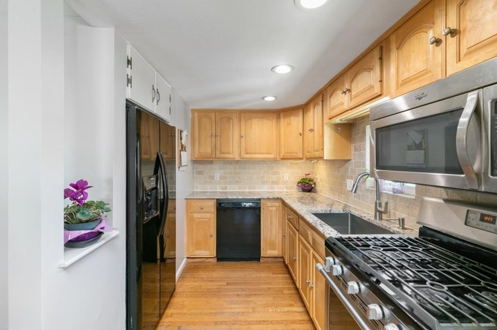 16 Farley St, Methuen MA 01844-6513 exterior