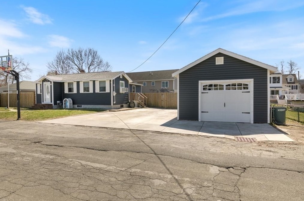 16 Farley St, Methuen MA 01844-6513 exterior