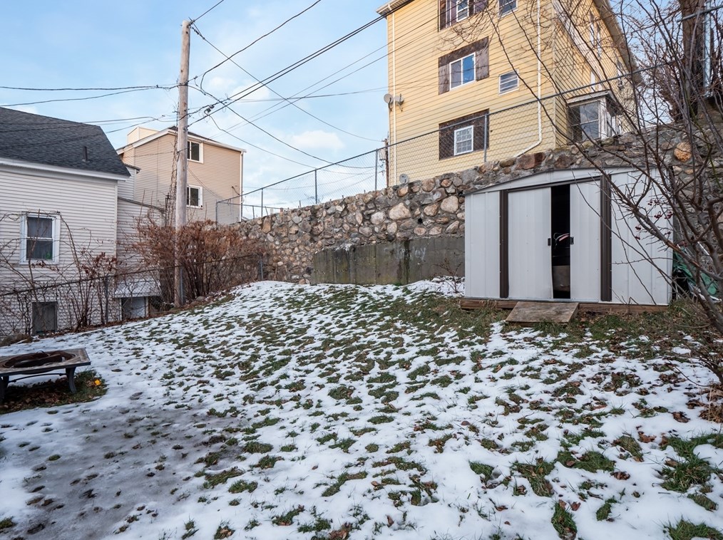 71 Fox St, Worcester MA 01604-4333 exterior