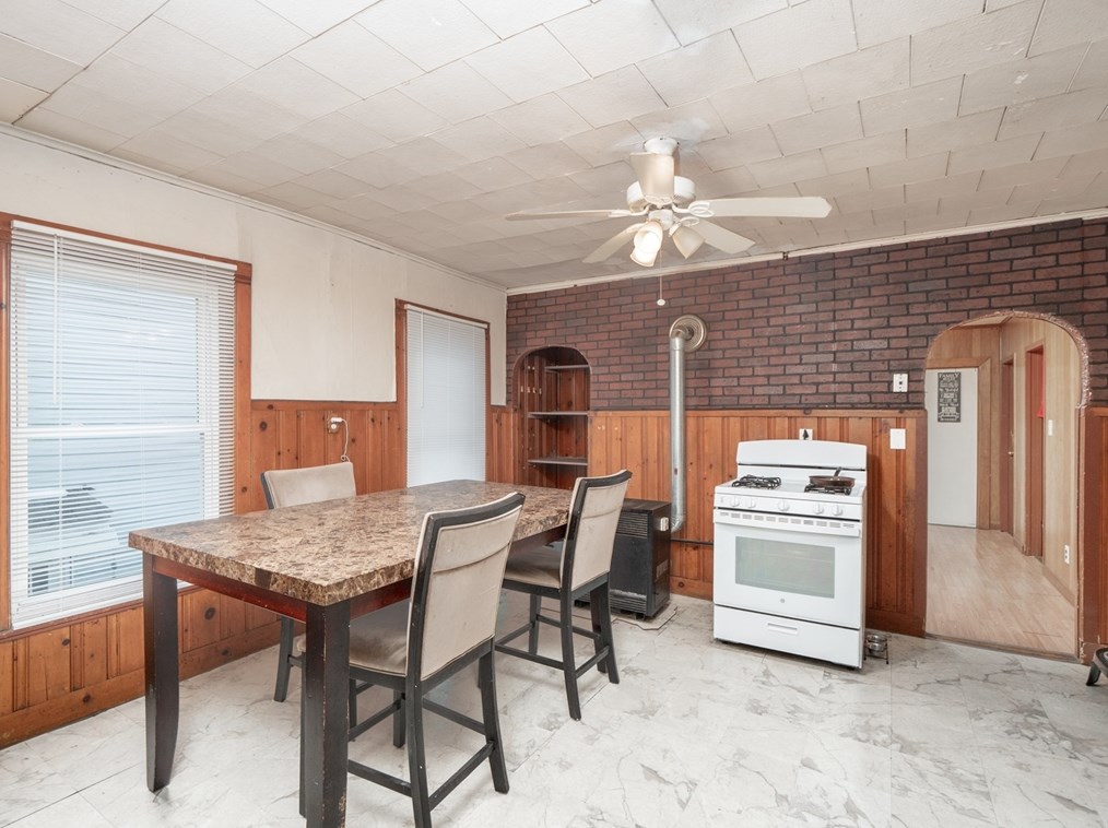 71 Fox St, Worcester MA 01604-4333 exterior