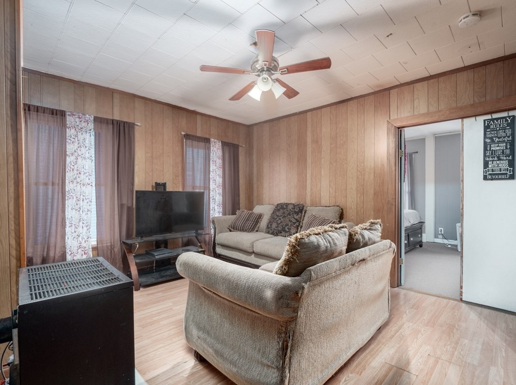 71 Fox St, Worcester MA 01604-4333 exterior