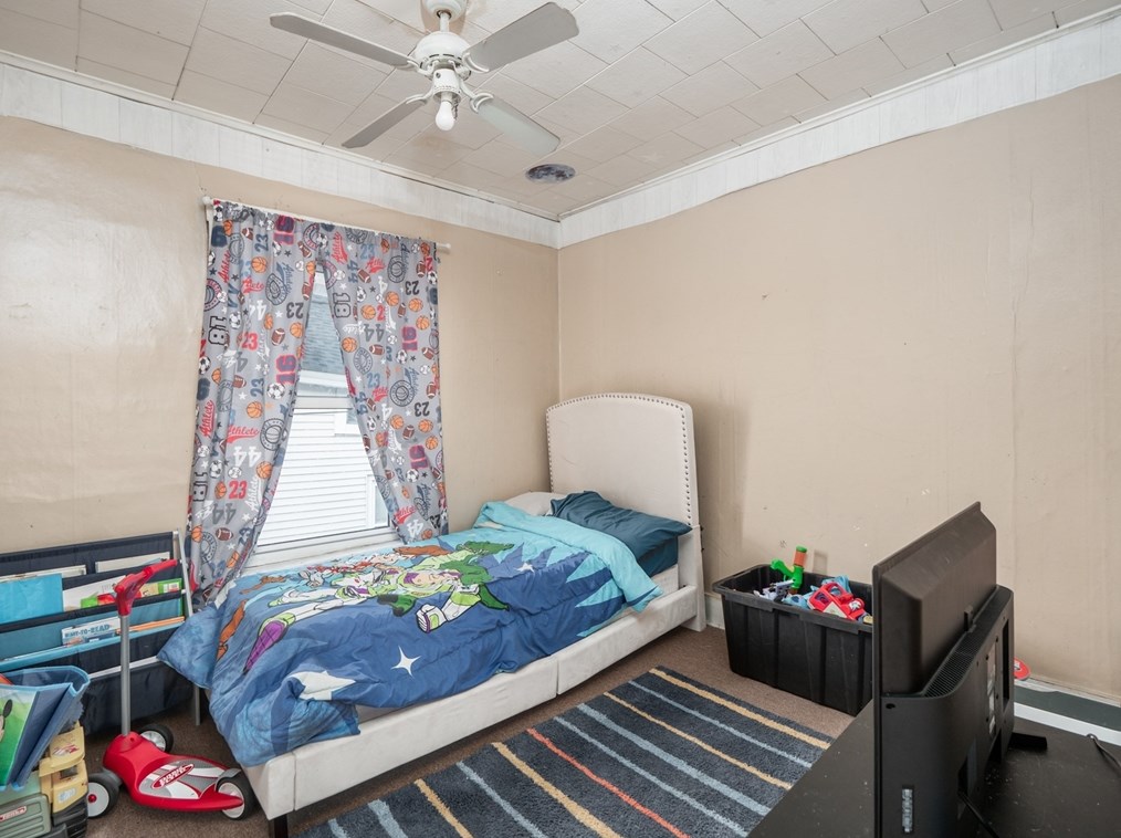 71 Fox St, Worcester MA 01604-4333 exterior