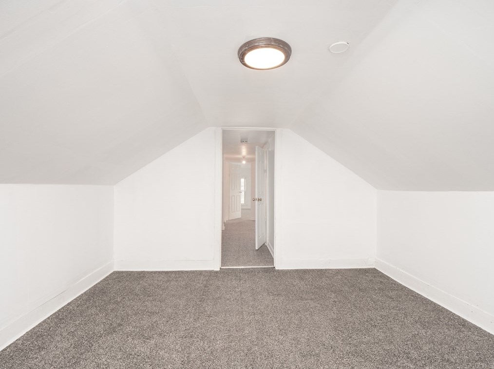 71 Fox St, Worcester MA 01604-4333 exterior