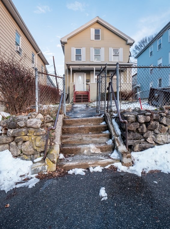 71 Fox St, Worcester MA 01604-4333 exterior