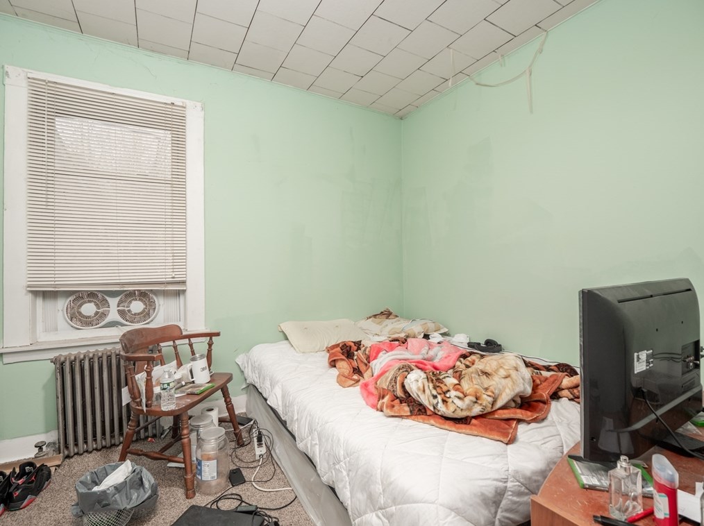 71 Fox St, Worcester MA 01604-4333 exterior