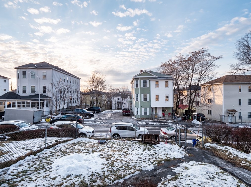 71 Fox St, Worcester MA 01604-4333 exterior