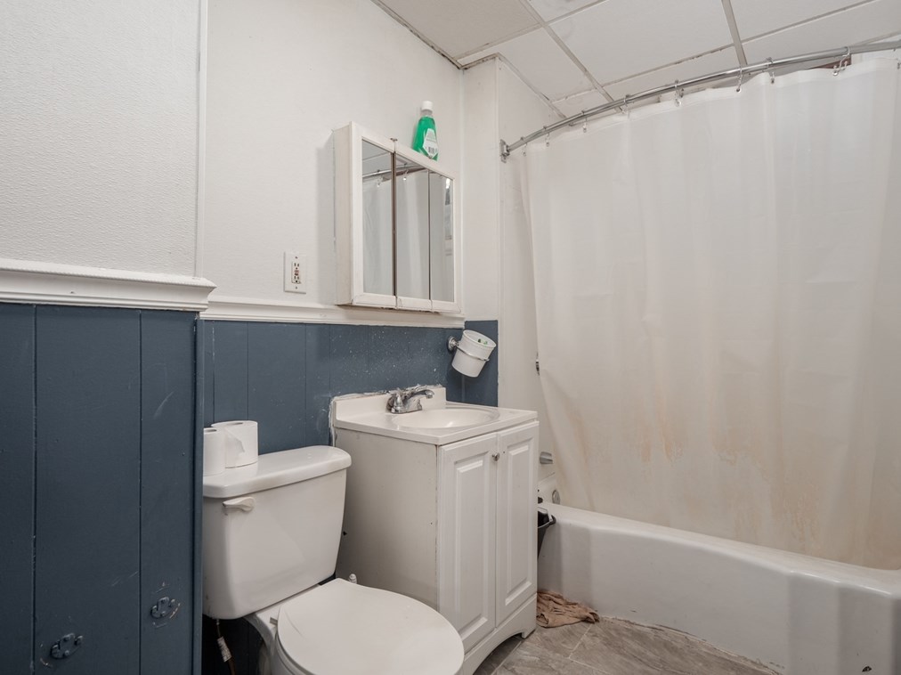 71 Fox St, Worcester MA 01604-4333 exterior