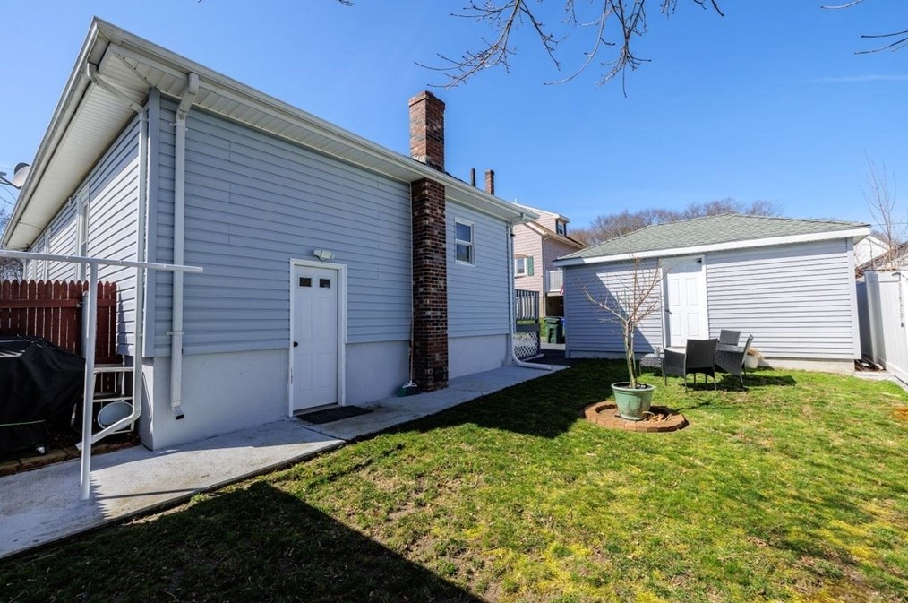 395 Eddy St, Fall River MA 02723-2305 exterior