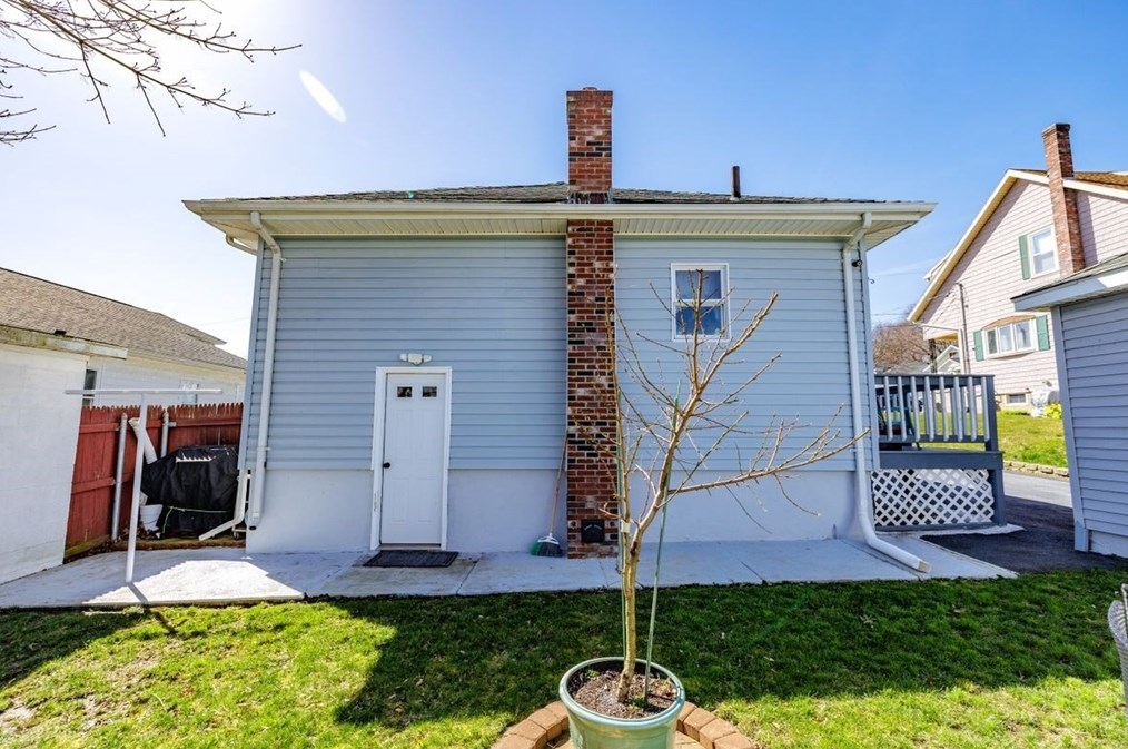 395 Eddy St, Fall River MA 02723-2305 exterior