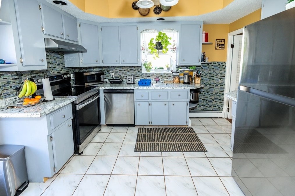 395 Eddy St, Fall River MA 02723-2305 exterior