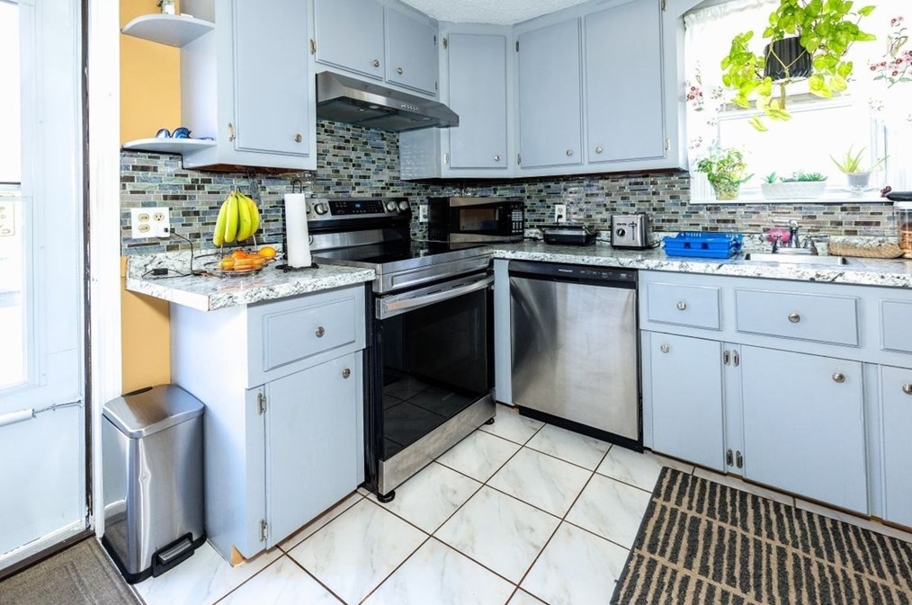 395 Eddy St, Fall River MA 02723-2305 exterior