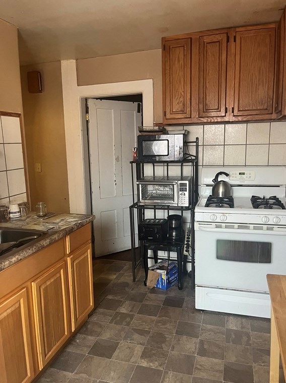 124 Catharine St, Springfield MA 01109-3508 exterior