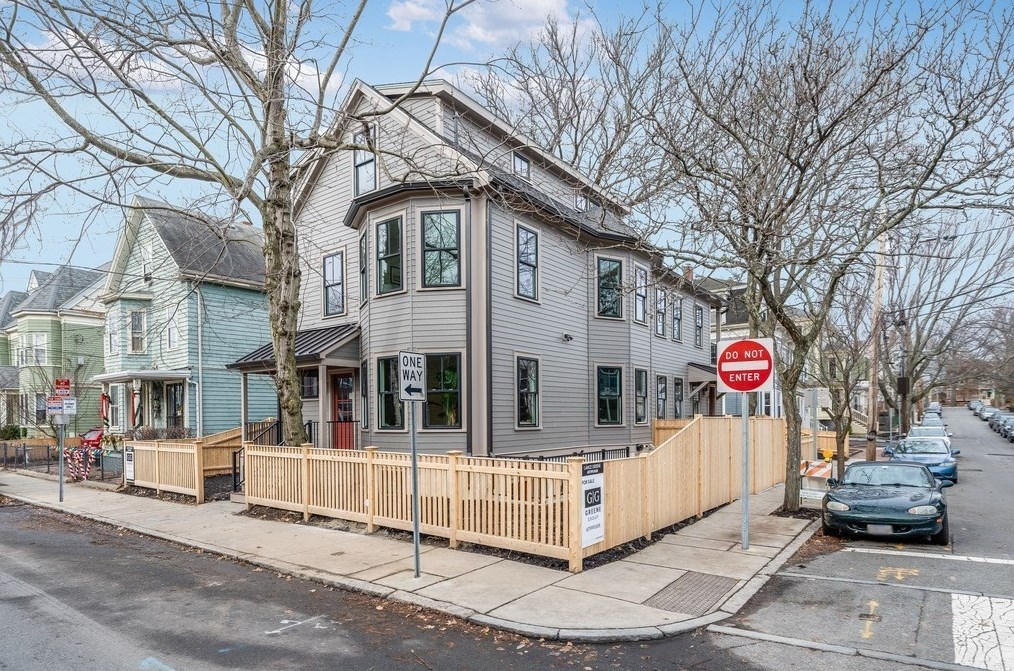 317 Pearl St, Cambridge MA  02139-4761 exterior