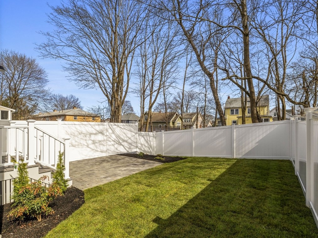 22 Burton St, Arlington MA 02476-6016 exterior