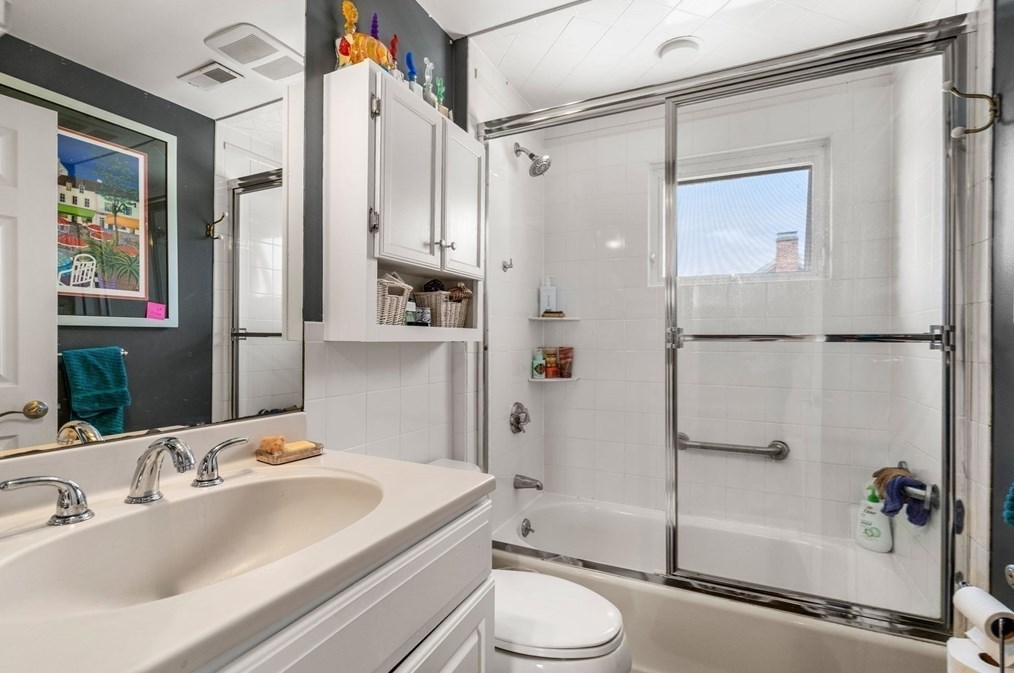 170 Waltham St, Newton MA 02465-1353 exterior