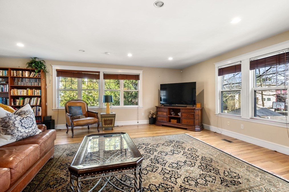 170 Waltham St, Newton MA 02465-1353 exterior