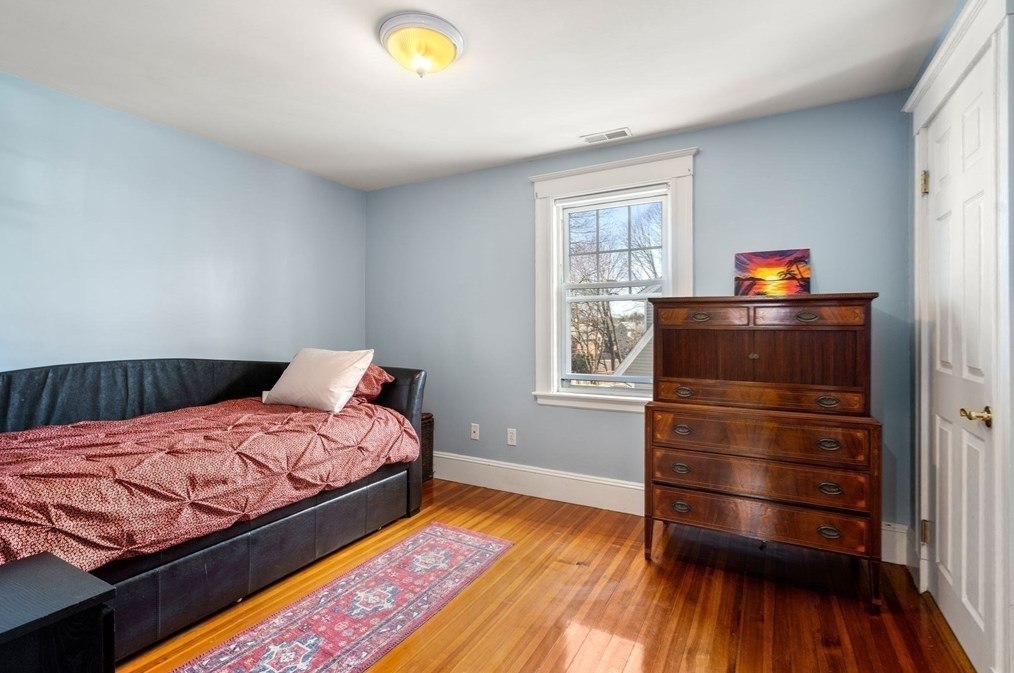 170 Waltham St, Newton MA 02465-1353 exterior