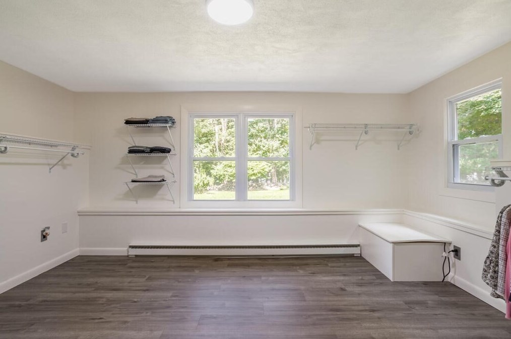 6 Hillside Ln, Chelmsford MA 01824-3815 exterior