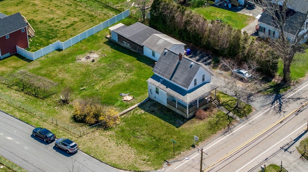 1236 Somerset Ave, Taunton MA  02780-5033 exterior