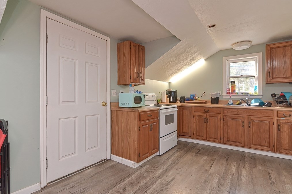 293 Stafford St, Worcester MA 01603-1423 exterior