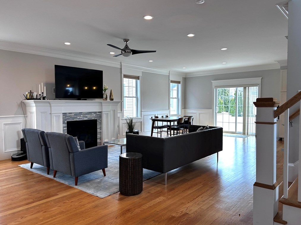 305 Warren St, Waltham MA  02453-7067 exterior