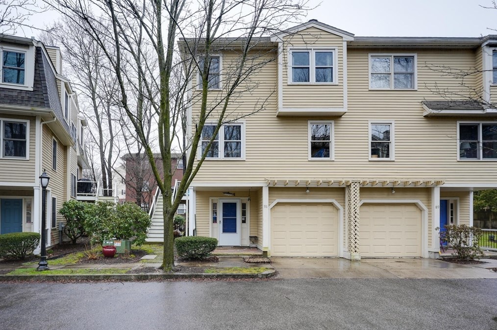 91 Pleasant St, Watertown MA  02472-2317 exterior