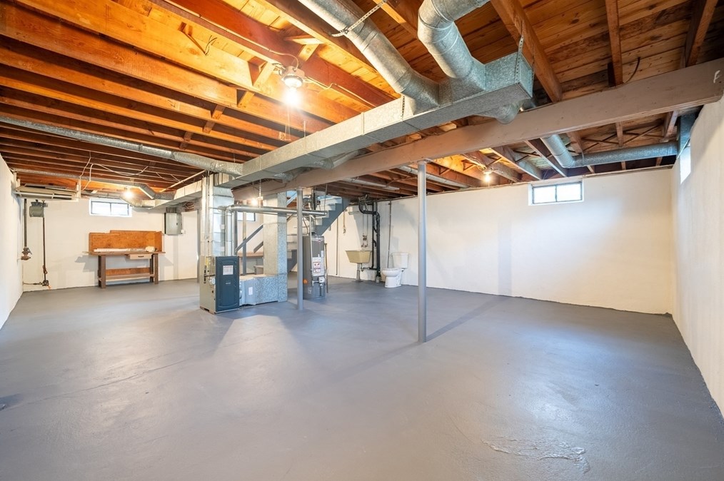 24 Sue St, Springfield MA  01108-3330 exterior