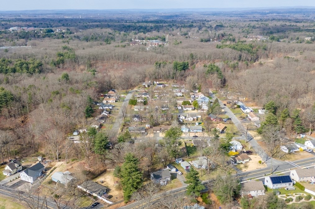 24 Sue St, Springfield MA  01108-3330 exterior