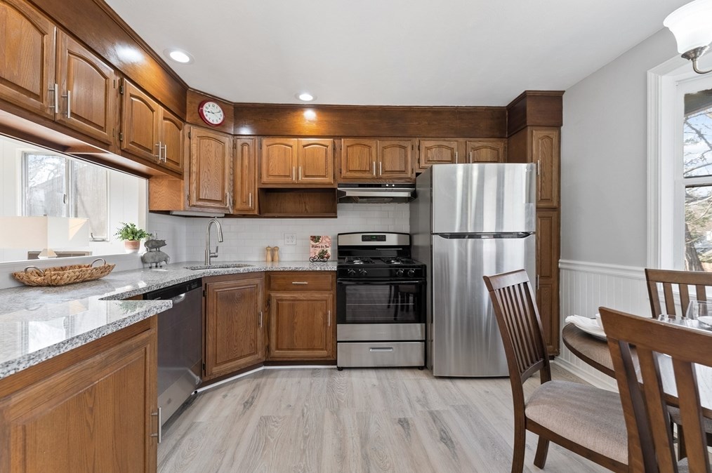 24 Sue St, Springfield MA  01108-3330 exterior