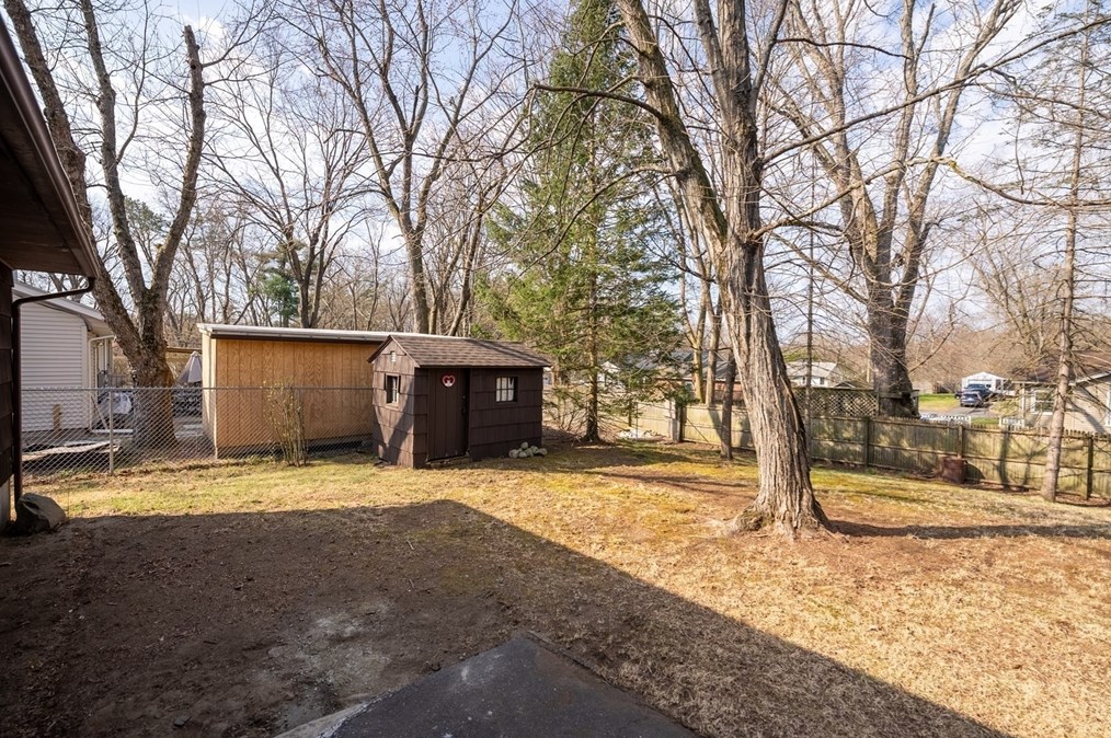 24 Sue St, Springfield MA  01108-3330 exterior