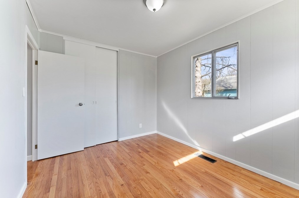 24 Sue St, Springfield MA  01108-3330 exterior