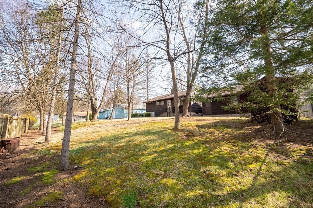 24 Sue St, Springfield MA  01108-3330 exterior