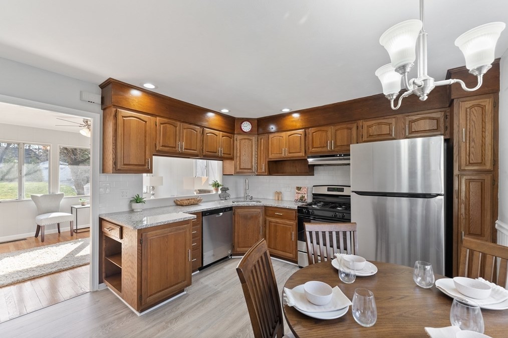 24 Sue St, Springfield MA  01108-3330 exterior