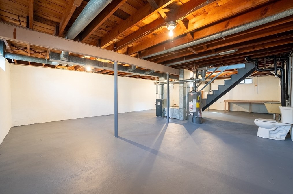 24 Sue St, Springfield MA  01108-3330 exterior