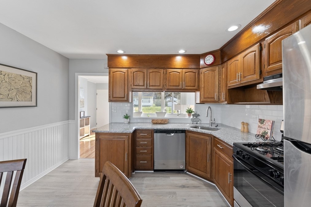 24 Sue St, Springfield MA  01108-3330 exterior