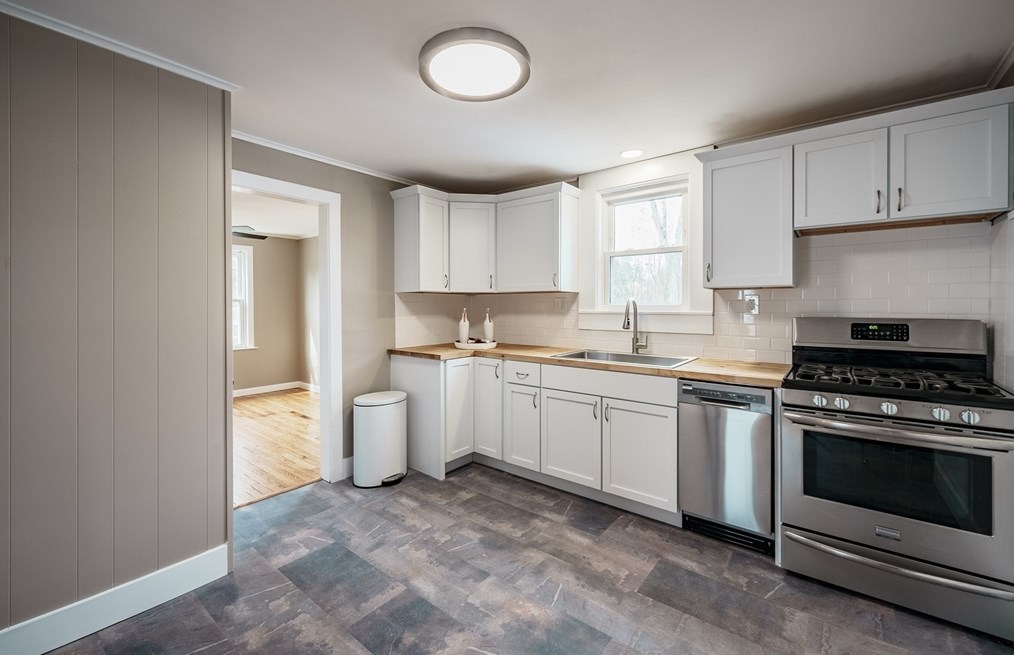 194 Holyoke Rd, Montgomery MA  01085-1611 exterior