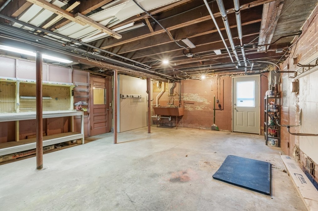 96 Pleasant St, Ayer MA  01432-1113 exterior