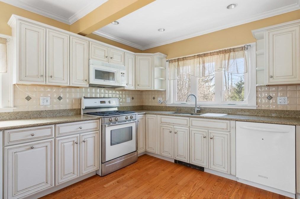 96 Pleasant St, Ayer MA  01432-1113 exterior