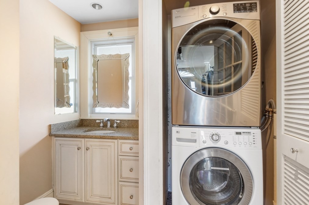 96 Pleasant St, Ayer MA  01432-1113 exterior