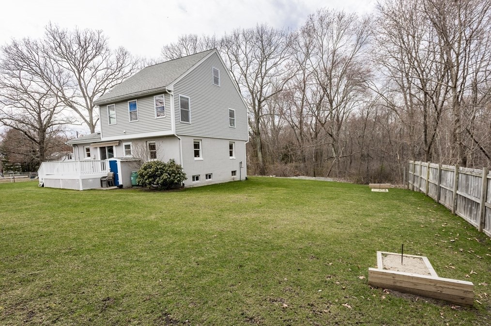 9 F St, Reading MA  01867-1925 exterior