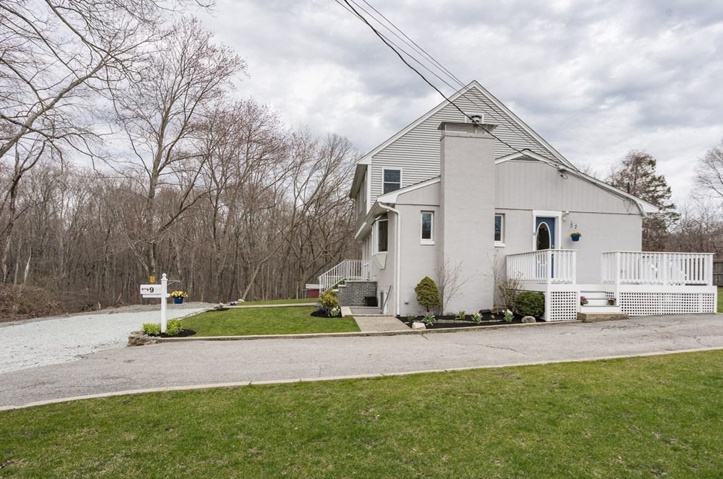 9 F St, Reading MA  01867-1925 exterior