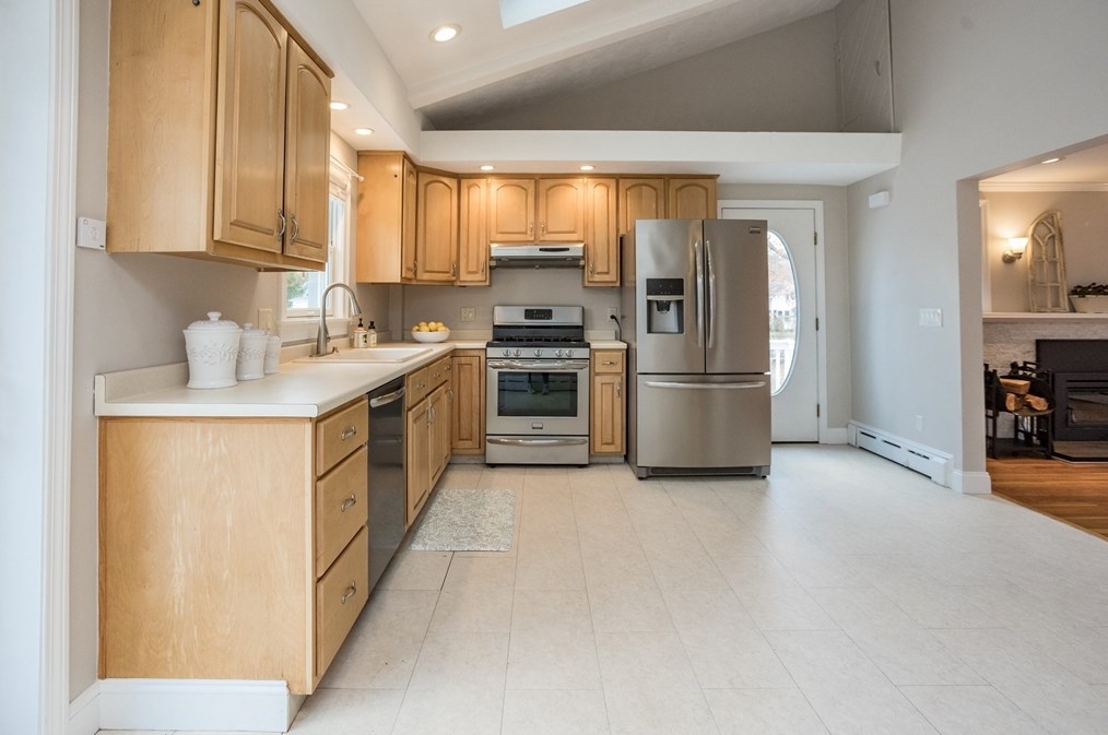 9 F St, Reading MA  01867-1925 exterior