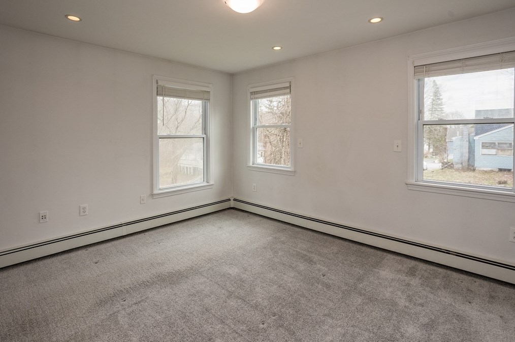 9 F St, Reading MA  01867-1925 exterior