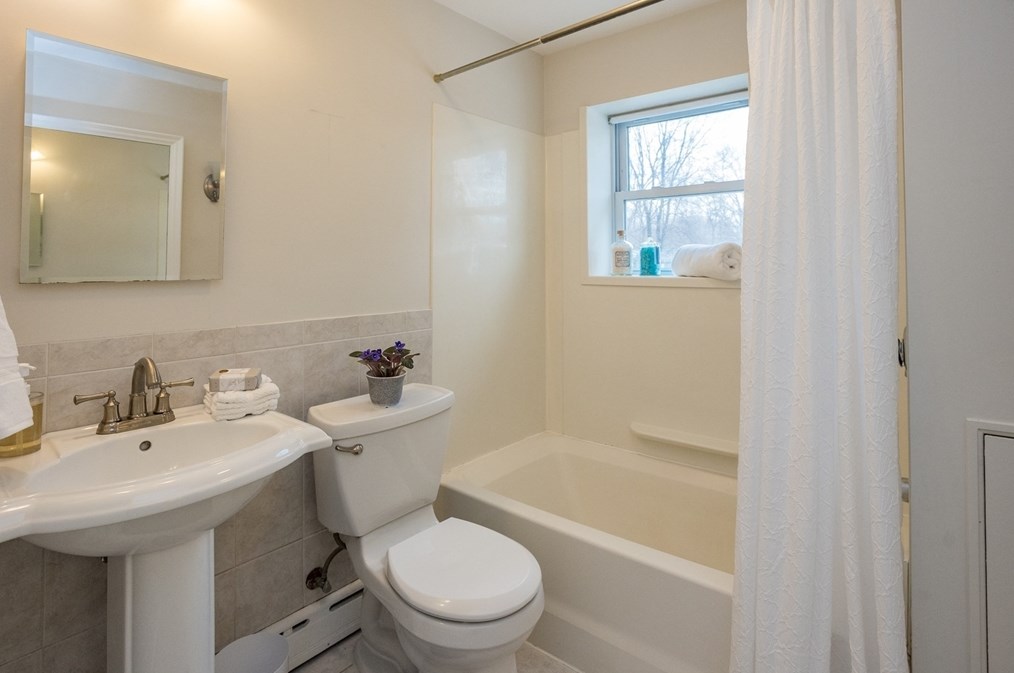 9 F St, Reading MA  01867-1925 exterior